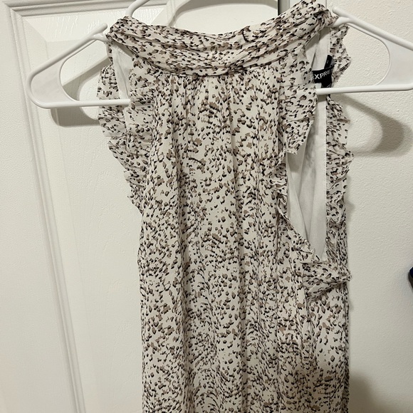 Brand new express top! - Picture 2 of 3